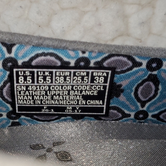 Skechers Sz. 8.5 Hand Tooled Soft Grey Leather Slipons - Picture 10 of 11